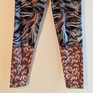 Onzie  High Rise Leggings / Brown & Grey Pattern/Butterflies at the Bottom  L